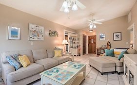 Colorful Cape Coral Retreat With Screened Lanai!
