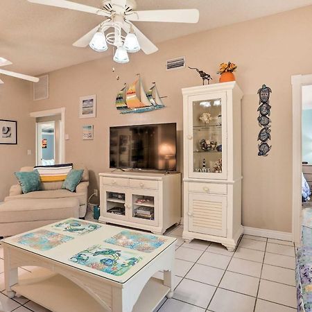 Colorful Cape Coral Retreat With Screened Lanai! Exterior photo