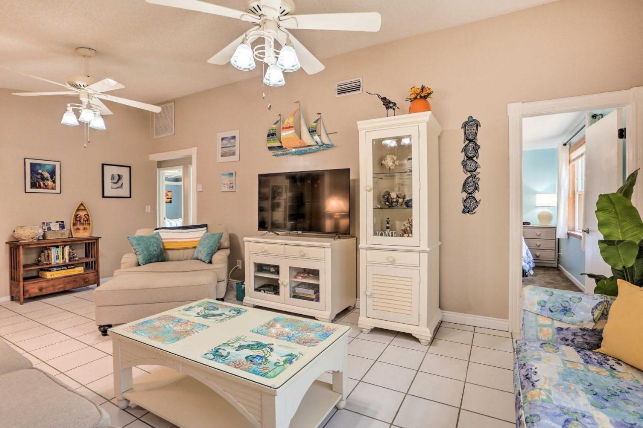 Colorful Cape Coral Retreat With Screened Lanai! Exterior photo