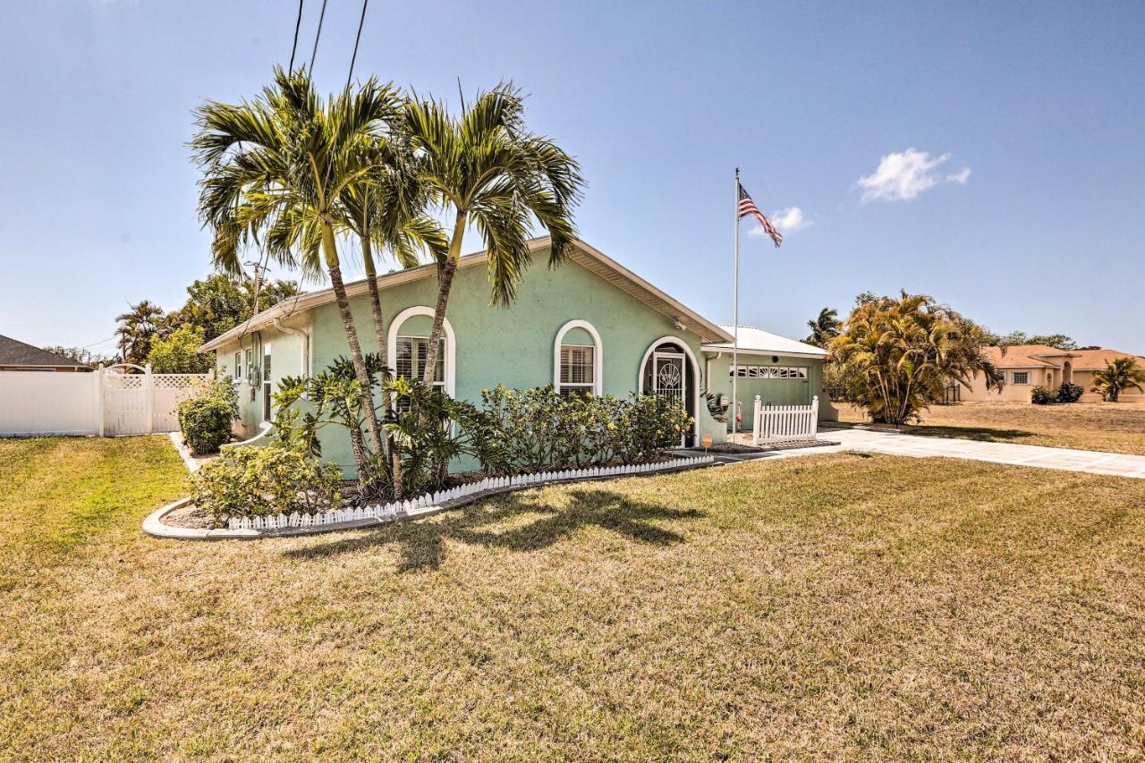 Colorful Cape Coral Retreat With Screened Lanai! Exterior photo