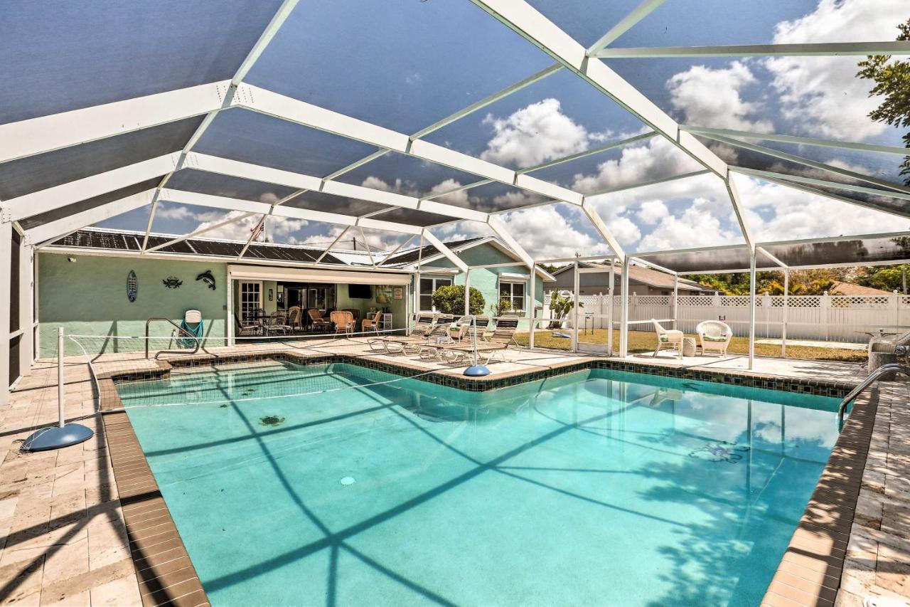 Colorful Cape Coral Retreat With Screened Lanai! Exterior photo