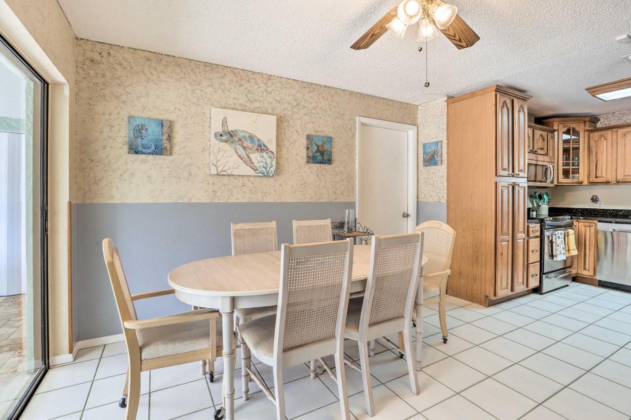 Colorful Cape Coral Retreat With Screened Lanai! Exterior photo