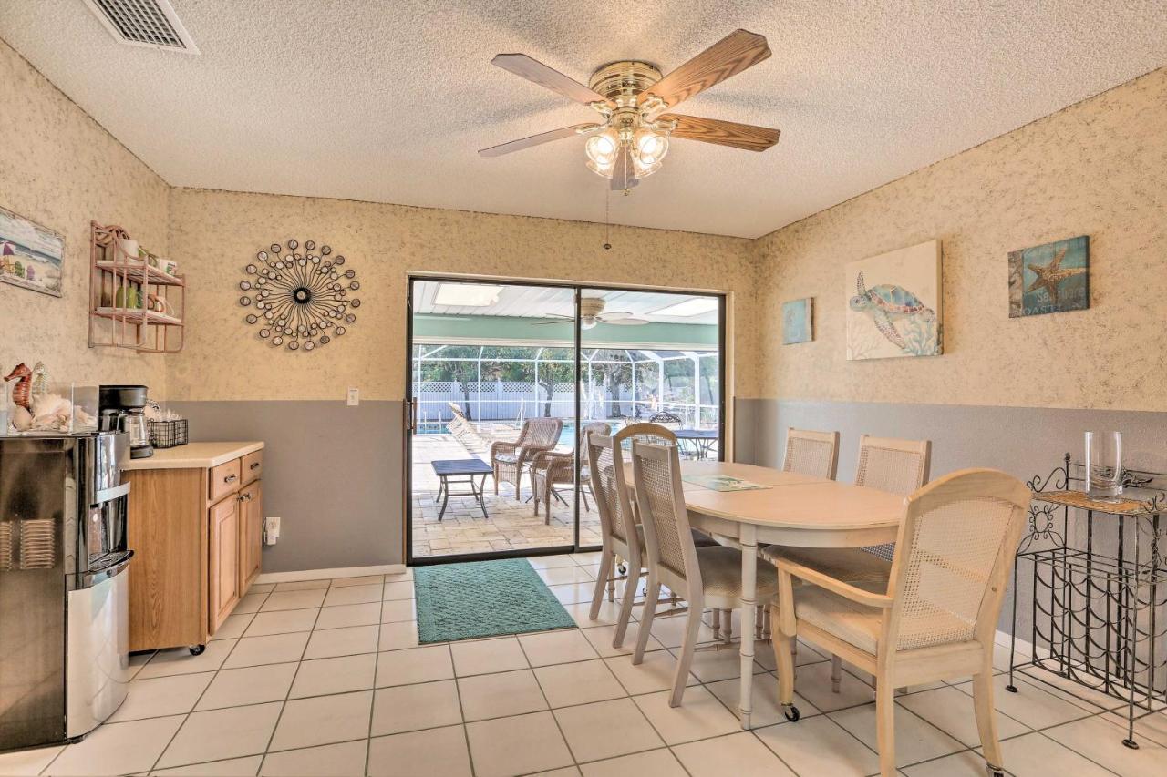 Colorful Cape Coral Retreat With Screened Lanai! Exterior photo