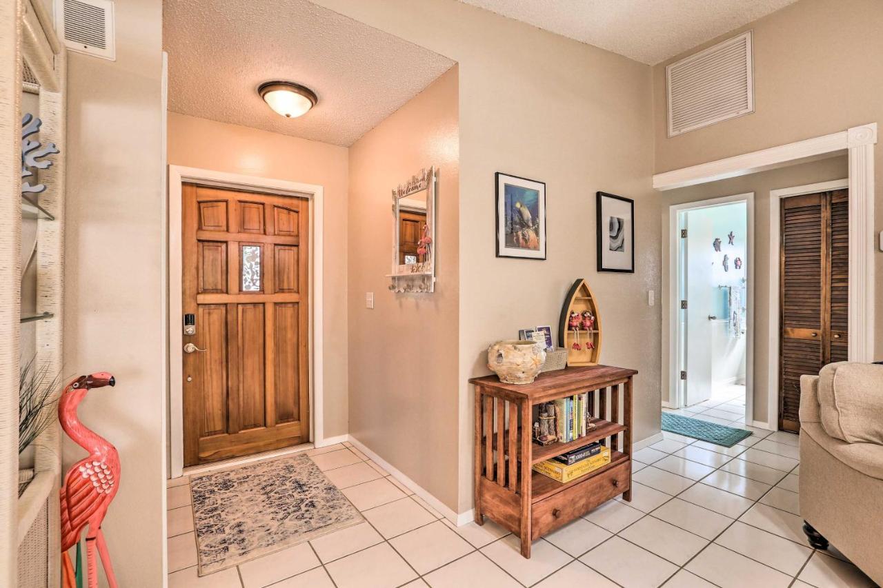 Colorful Cape Coral Retreat With Screened Lanai! Exterior photo