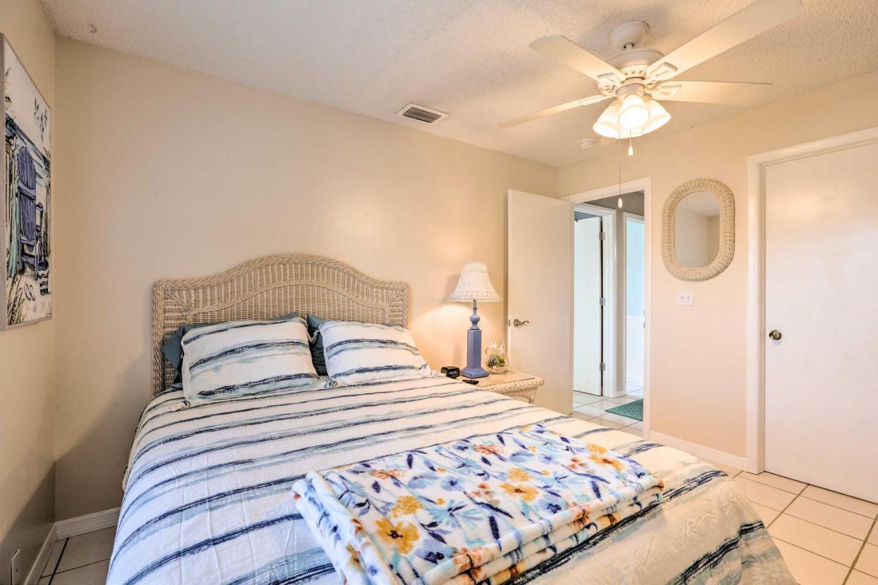 Colorful Cape Coral Retreat With Screened Lanai! Exterior photo