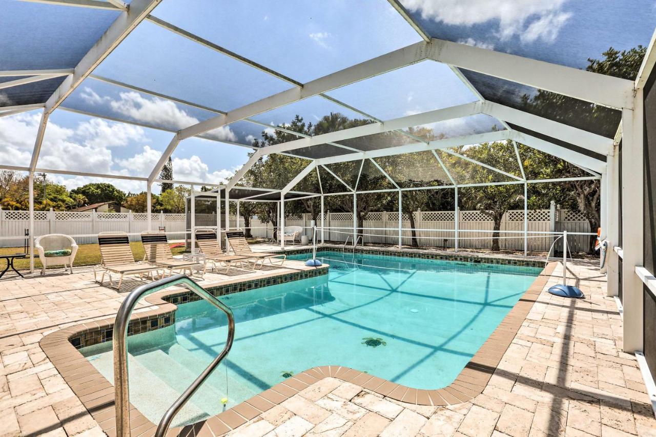 Colorful Cape Coral Retreat With Screened Lanai! Exterior photo