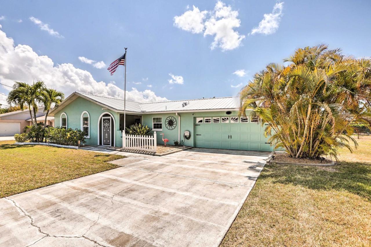 Colorful Cape Coral Retreat With Screened Lanai! Exterior photo